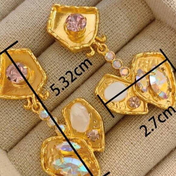 Unique shape drop earrings with rhinestone details chic classy trendy - Picture 2 of 2